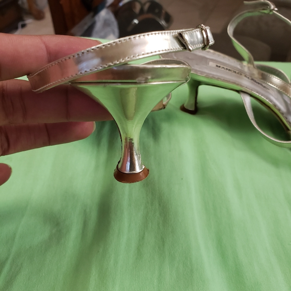 Manolo Blahnik sandals .silver an white Each 125 - Picture 5 of 16